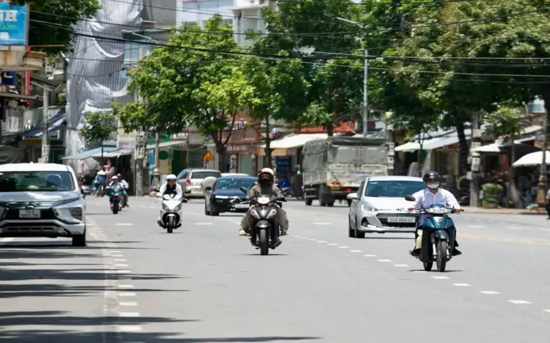 شمال فيتنام يترقب وصول جبهة هوائية باردة بعد موجة ارتفاع درجات الحرارة